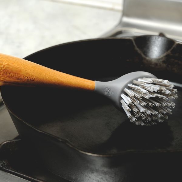 Full Circle Tenacious C Cast Iron Brush - Grey