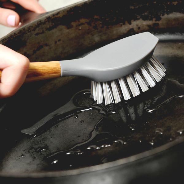 Full Circle Tenacious C Cast Iron Brush - Grey